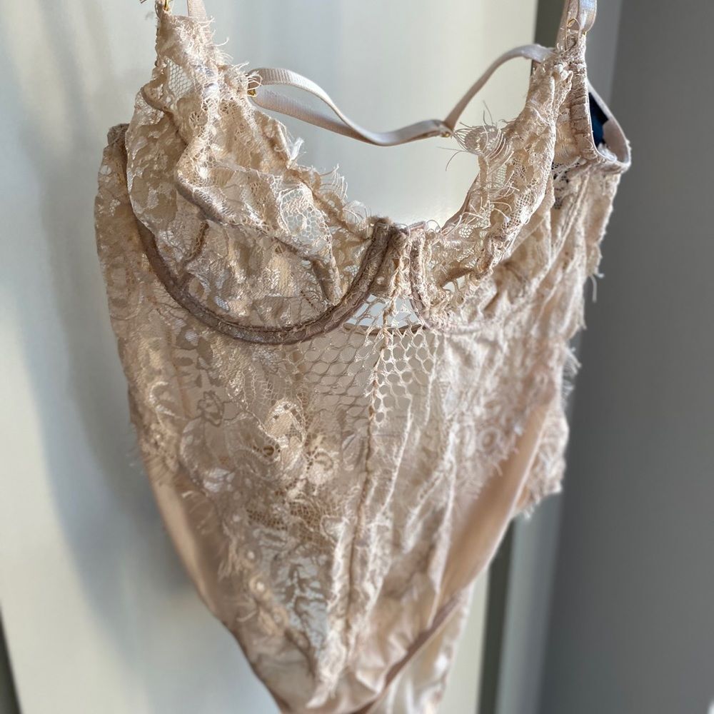 Akira Lace Bodysuit Bundle - Picture 5 of 11